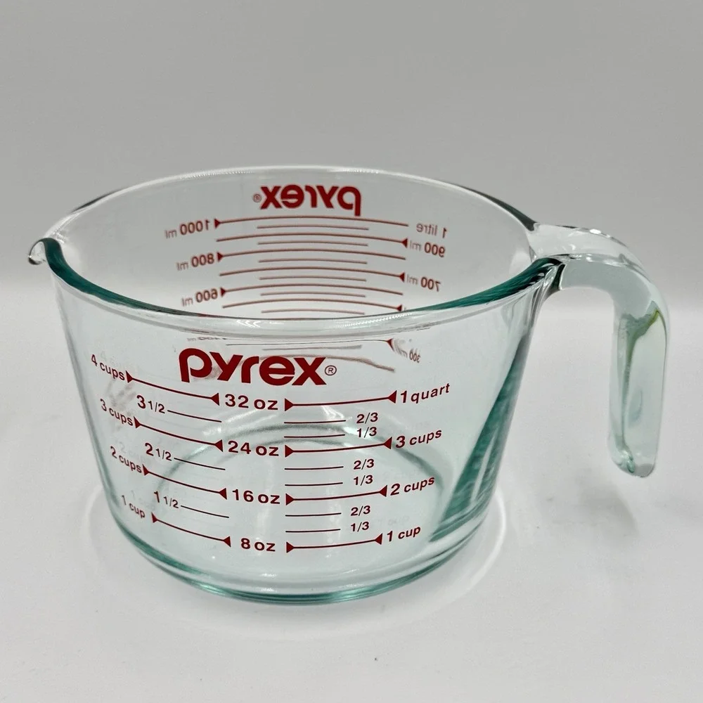 Pyrex 1‎ Qt Glass Measuring Cup 32 oz Red Print Modern Kitchen Minimalist MINT